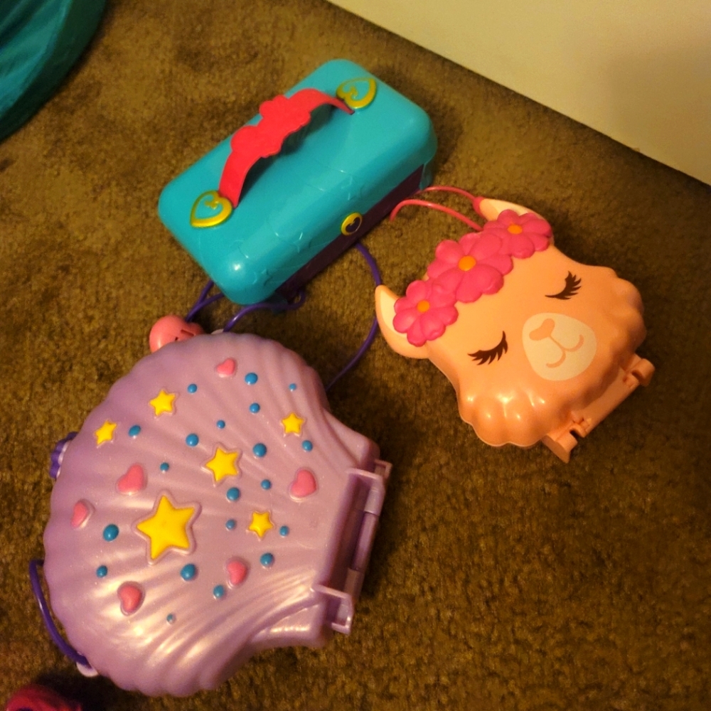 Polly pockets